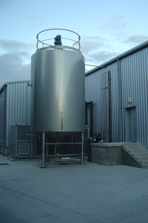 Storage and mixing tanks