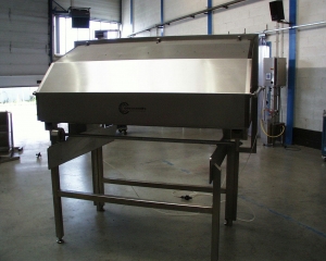 OPTIONS FOR EGG BREAKING MACHINES AND LOADING SYSTEMS