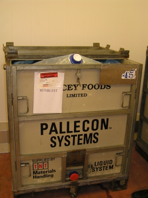 Pallecon/container filling system