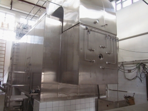 Horizontal spray dryers